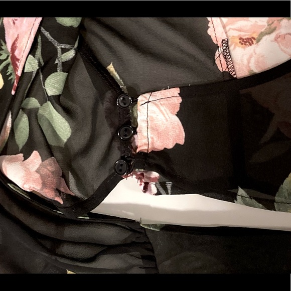 Forever 21 Contemporary Sheer Floral Deep V Wrap Blouse Size Small. - Picture 9 of 11